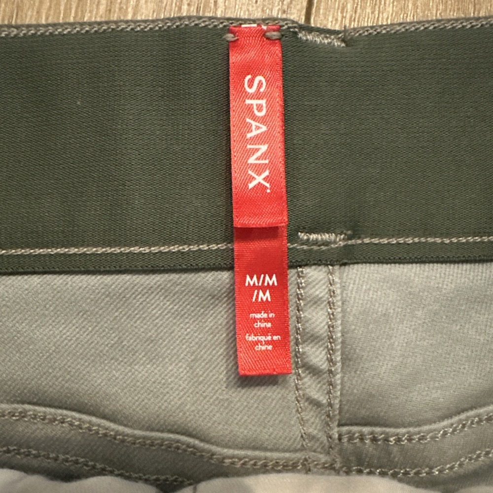Spanx Womens Twill Stretch Shorts Size M Grey Camo Pull On 4" Inseam Tum Control - Picture 4 of 9